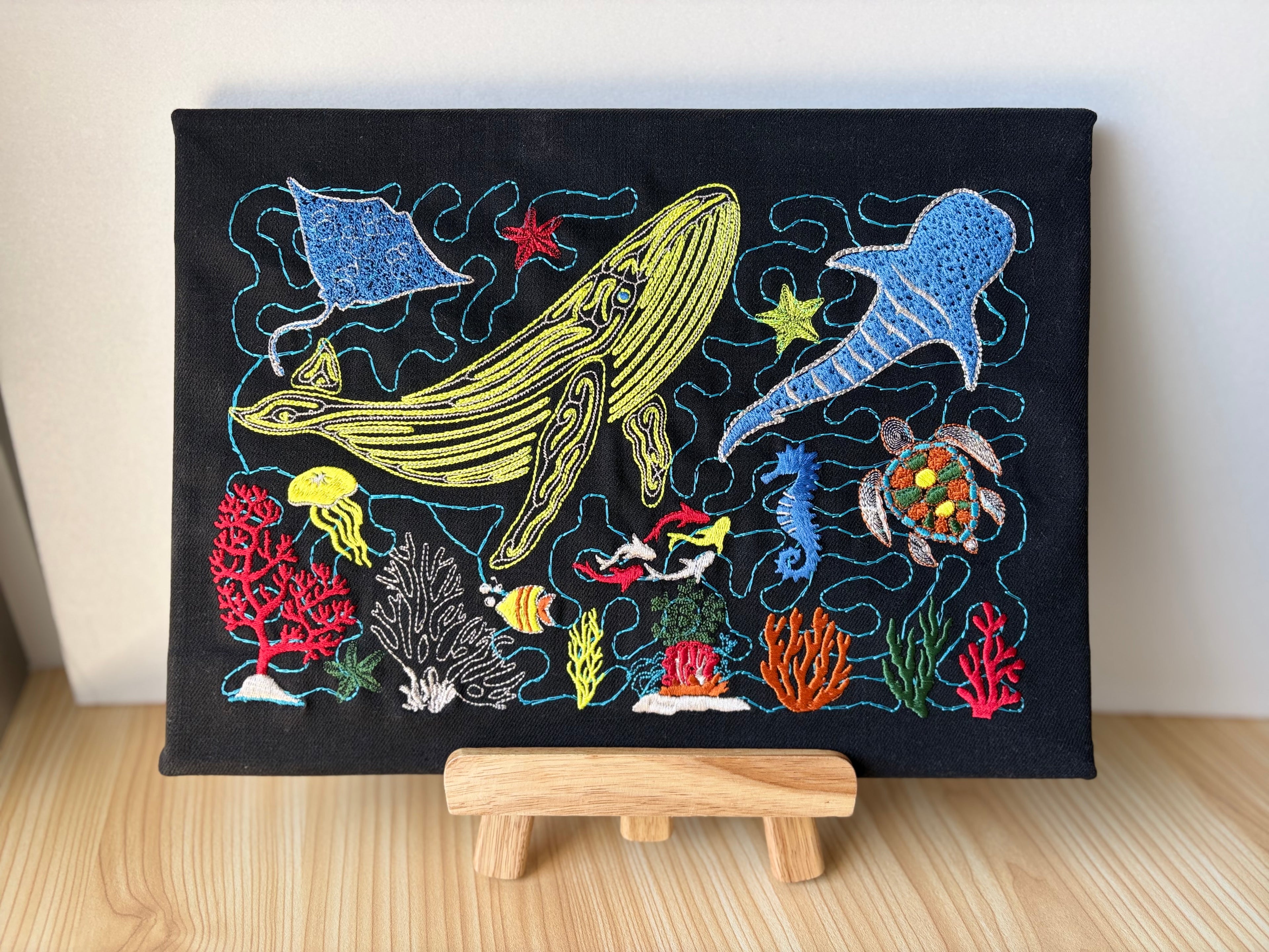 マリン刺繍ウォールアートキャンバスフレーム装飾 | 海の生き物とビーチのホームデコレーション