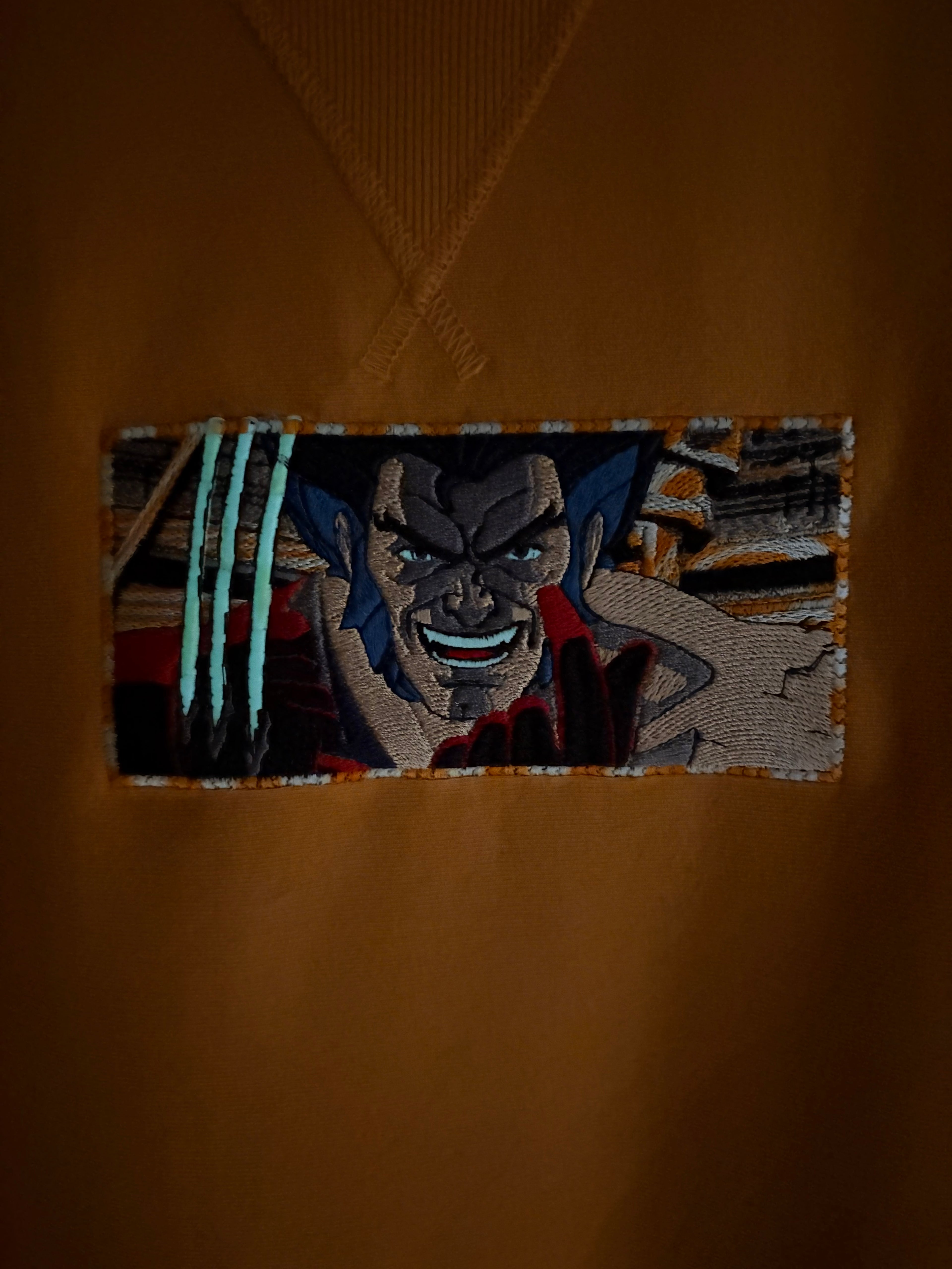 Sudadera Premium Bordada Wolverine X Men 97 Manga 5/8 | Garras que brillan en la oscuridad