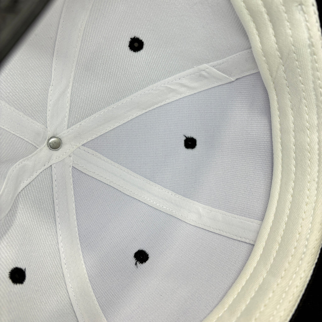 ツートンフラットブリムホワイトベースボールキャップ