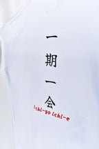 日本の侍の美徳「一期一会」刺繍入り厚手320GSMプレミアムコットンTシャツ | 限定版 | – ホワイト サイズL | グローバル無料配送