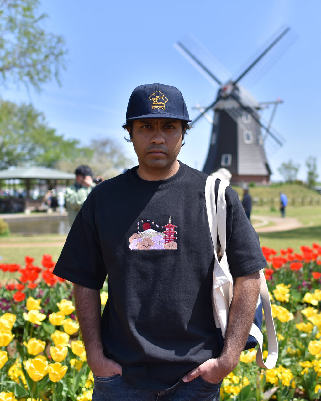 Bonsái Japonés | Gorra Artística de Edición Limitada con Visera Plana Bordada