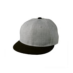 Gorra de béisbol gris de dos tonos con visera plana