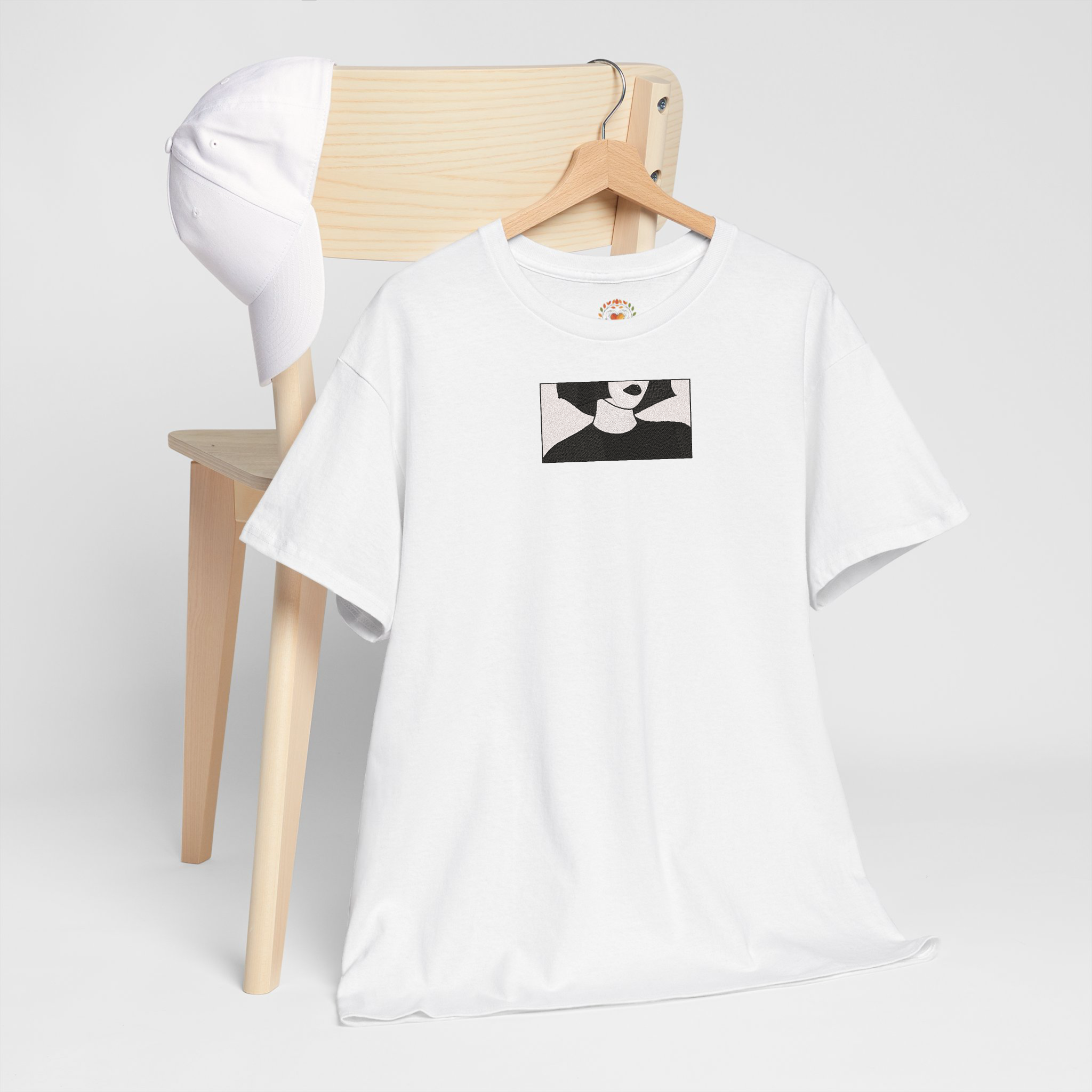 モダンな女性用シルエット刺繍パーカー | スウェットシャツ | Tシャツ