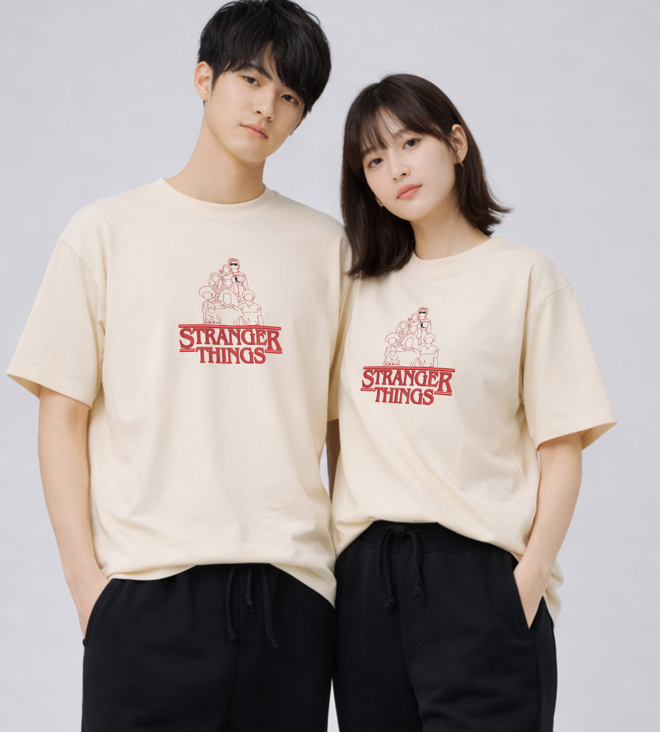 Camiseta Premium Bordada con Ilustraciones del Elenco de Stranger Things