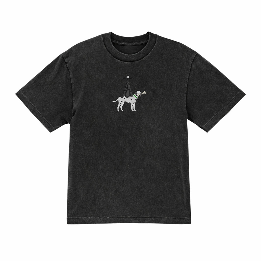 Camiseta de algodón premium bordada con un divertido perro dálmata extraterrestre