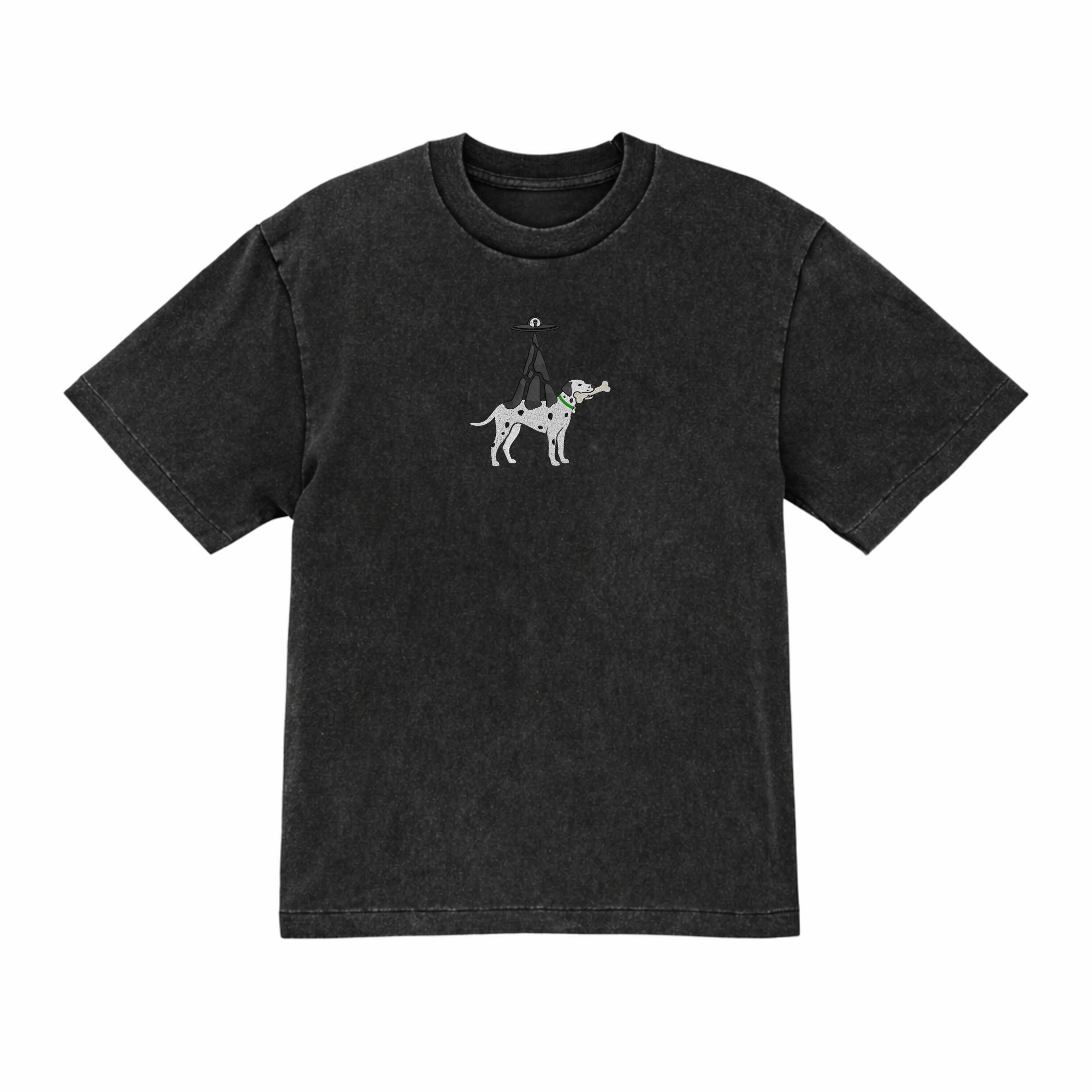 Camiseta de algodón premium bordada con un divertido perro dálmata extraterrestre