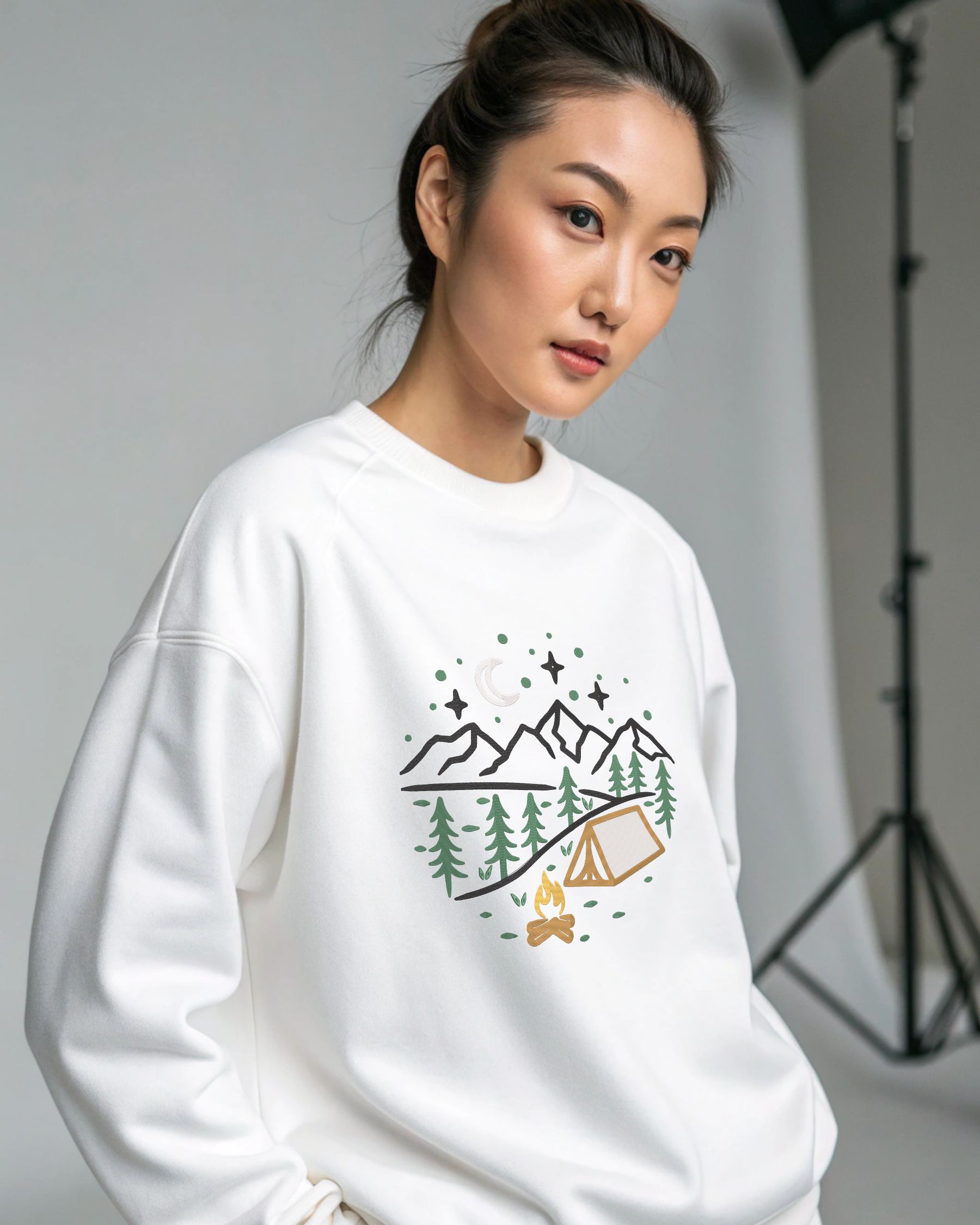 星空の夜の自然キャンプ場キャンプファイヤー刺繍パーカー | スウェットシャツ | Tシャツ