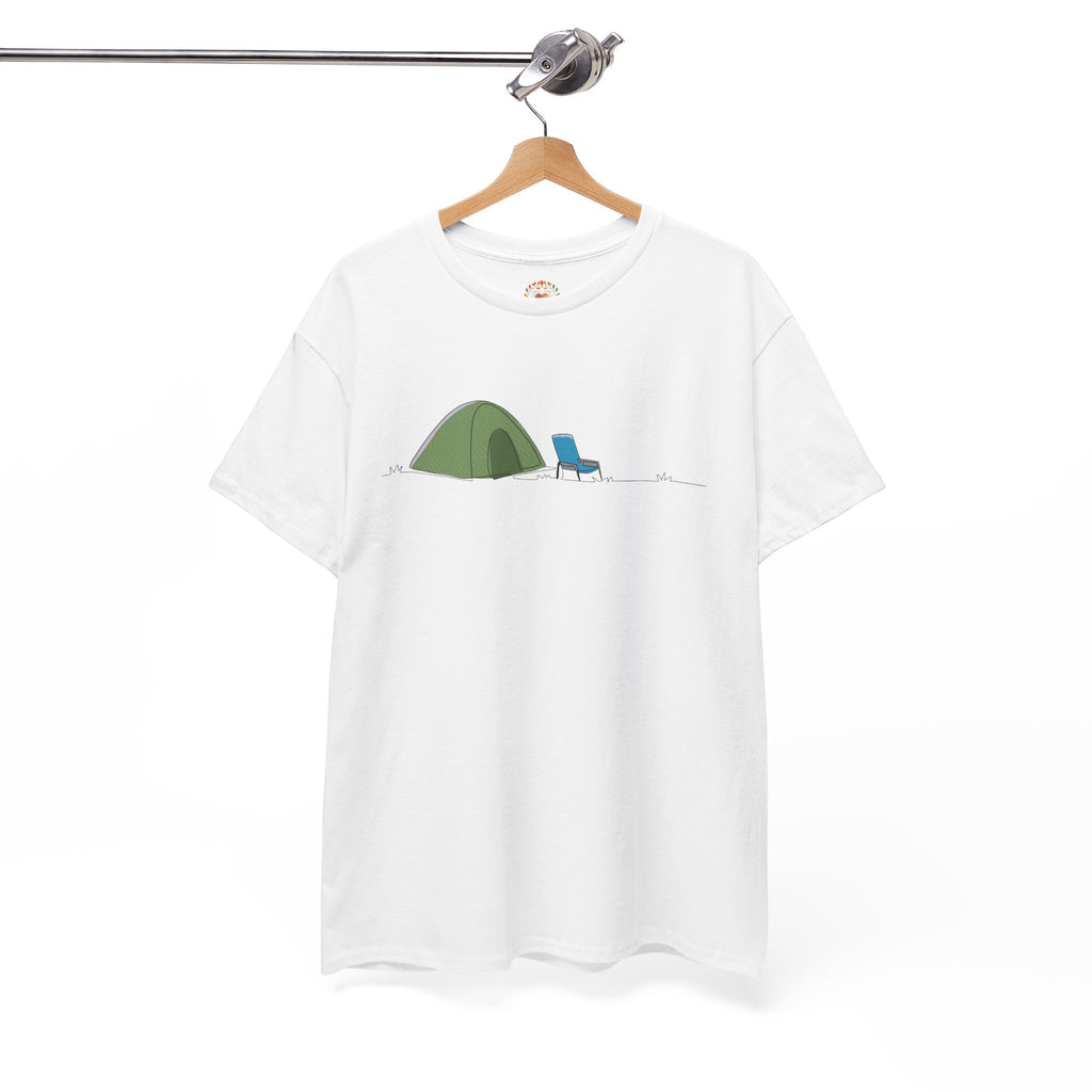 ミニマルなキャンプサイトテントとチェアの刺繍パーカー | スウェットシャツ | Tシャツ