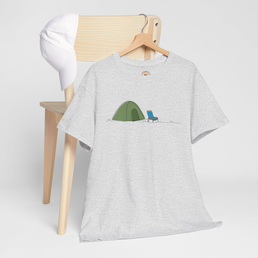 ミニマルなキャンプサイトテントとチェアの刺繍パーカー | スウェットシャツ | Tシャツ